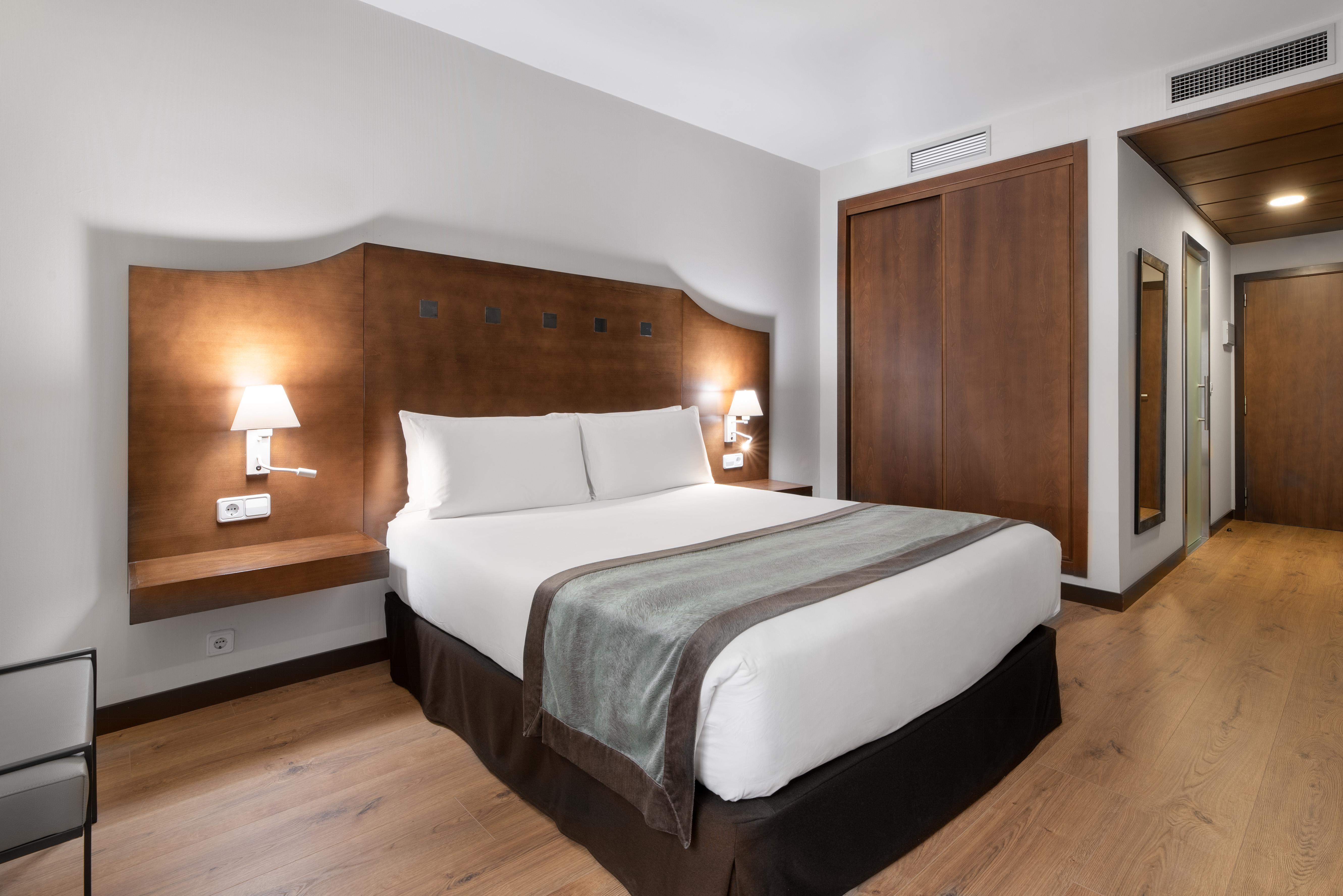 Exe Agora Caceres Hotell Exteriör bild