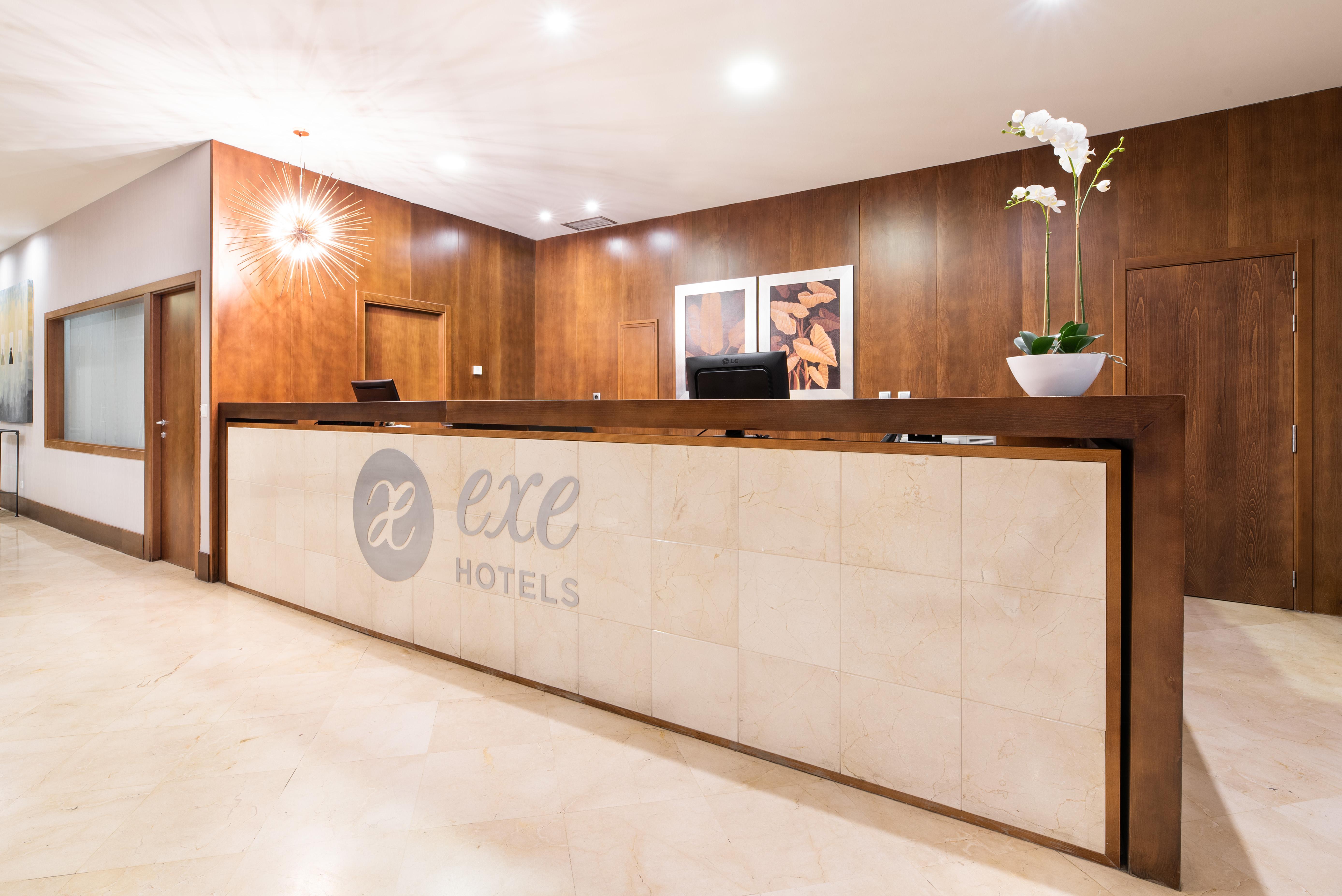 Exe Agora Caceres Hotell Exteriör bild