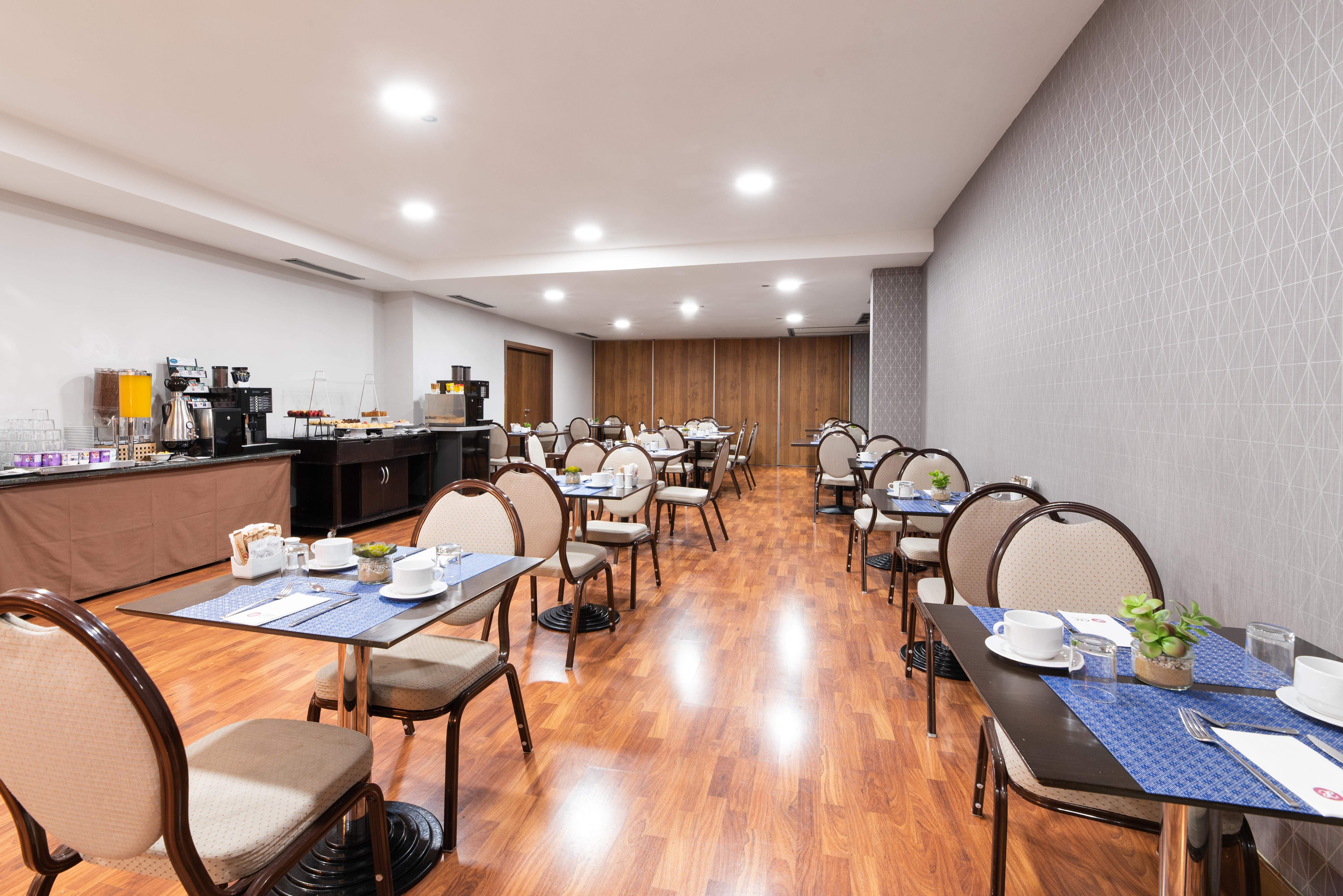 Exe Agora Caceres Hotell Exteriör bild