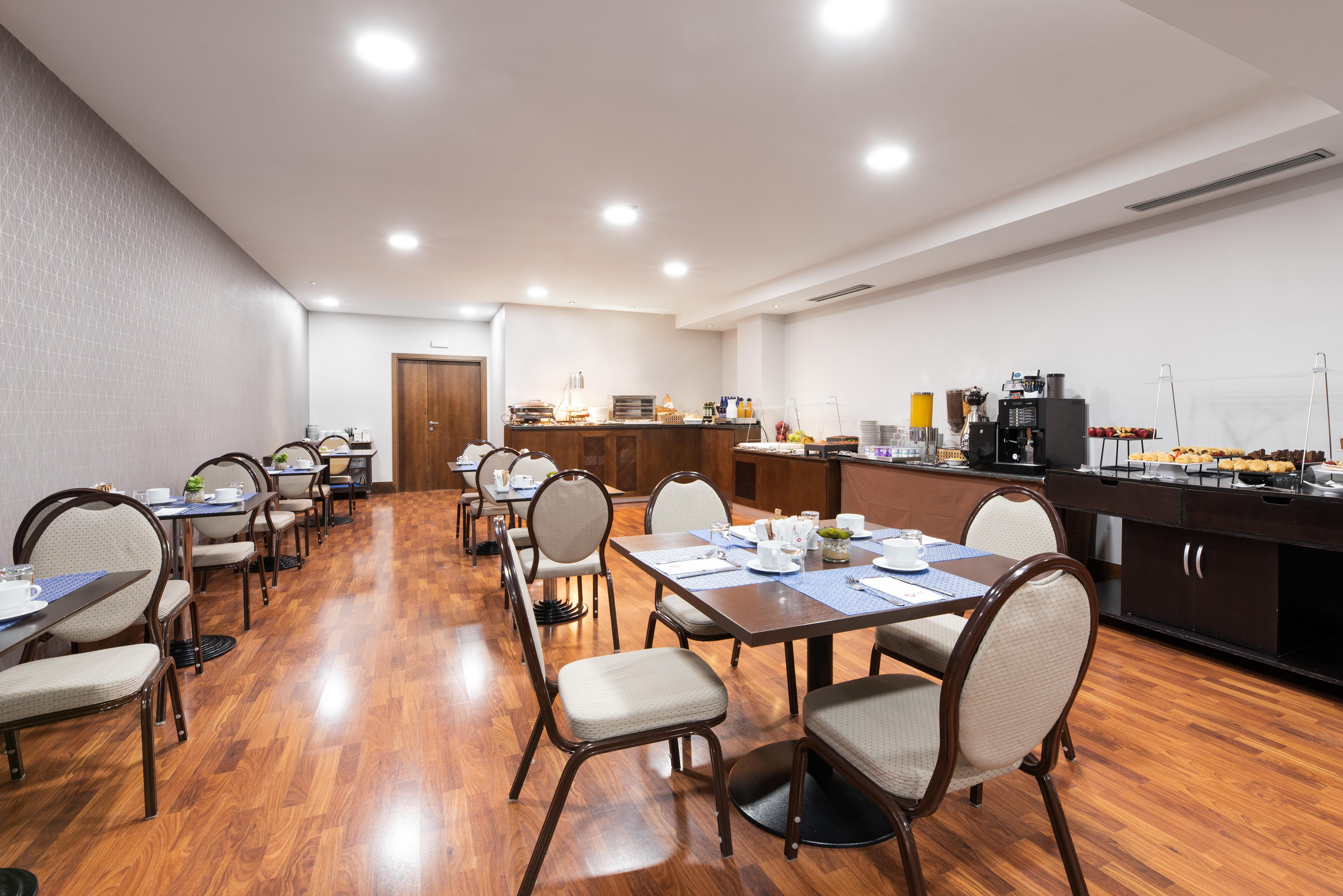 Exe Agora Caceres Hotell Exteriör bild