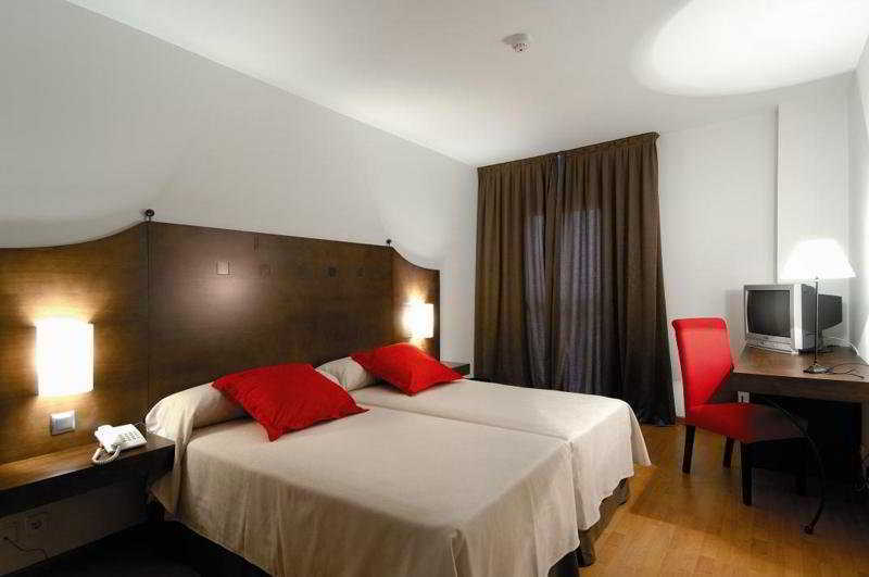 Exe Agora Caceres Hotell Exteriör bild