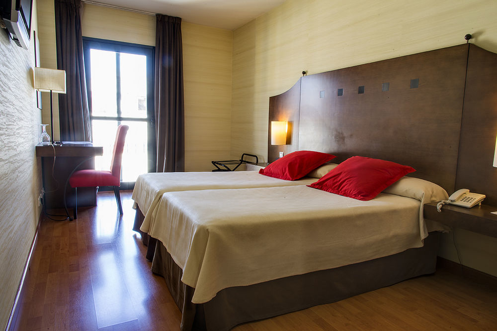 Exe Agora Caceres Hotell Exteriör bild