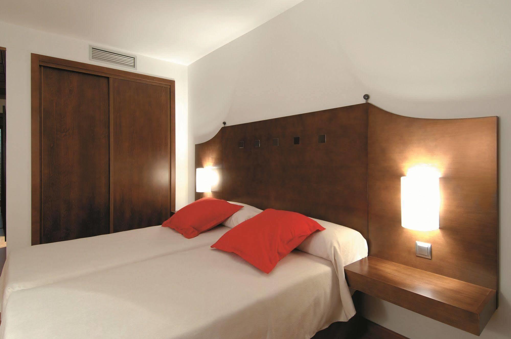 Exe Agora Caceres Hotell Exteriör bild