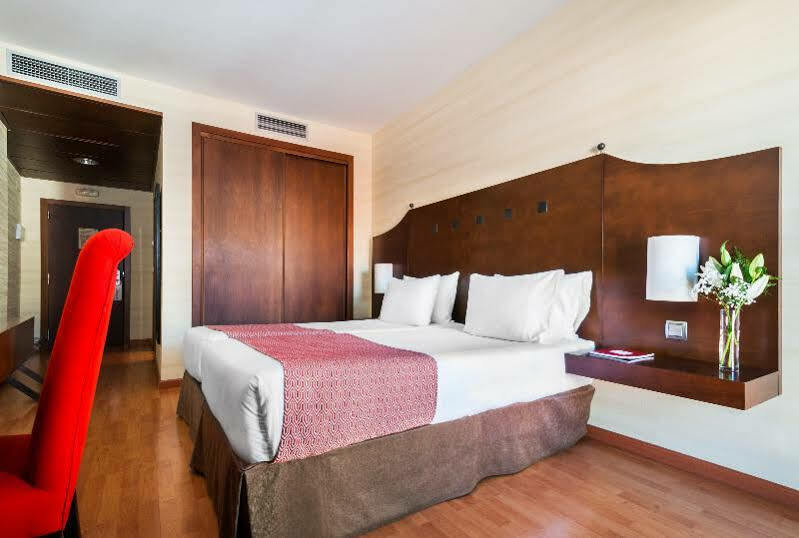 Exe Agora Caceres Hotell Exteriör bild