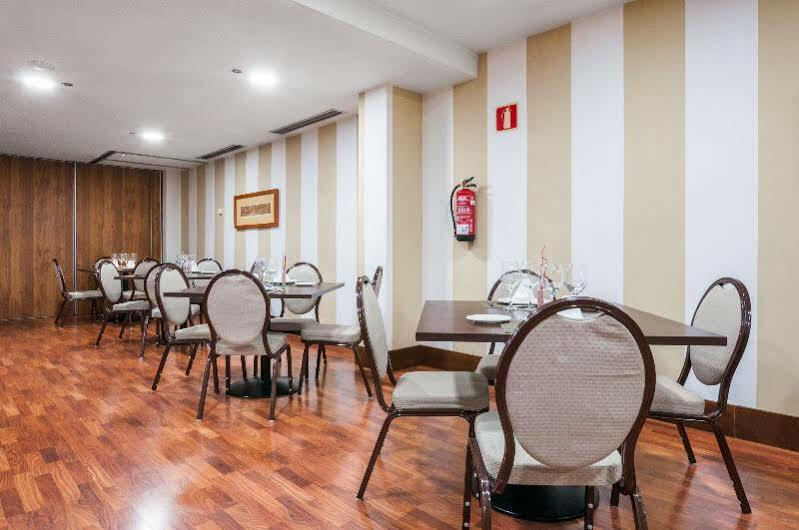 Exe Agora Caceres Hotell Exteriör bild