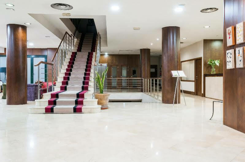 Exe Agora Caceres Hotell Exteriör bild
