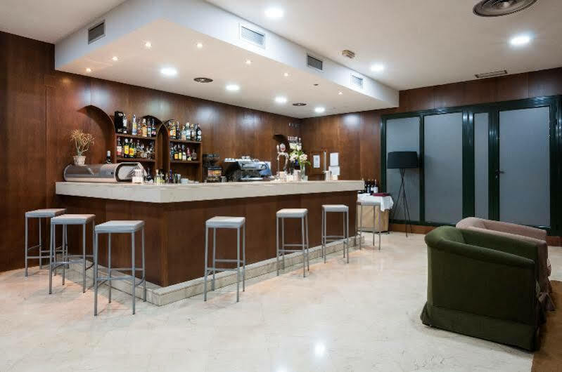 Exe Agora Caceres Hotell Exteriör bild